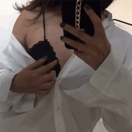 台上脱到只剩胸罩，尺度堪比十八禁?离开张翰后，娜扎也变放荡了!