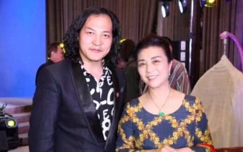 范冰冰被捕？范冰冰妈妈辟谣好着呢，还曝出婚姻被取消的原因