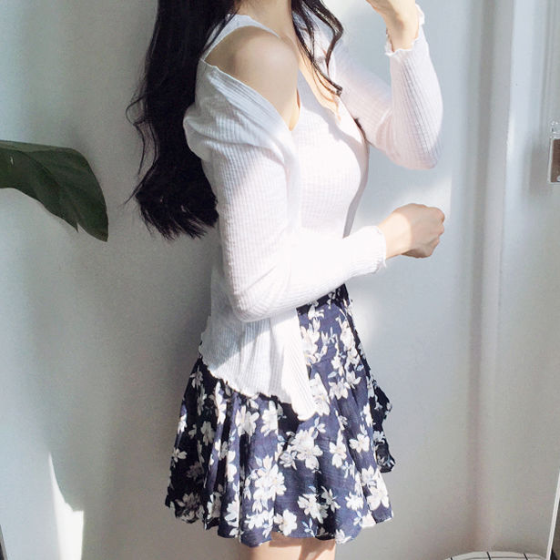 身材丰满记得要穿紧身打底衫喔，真迷人