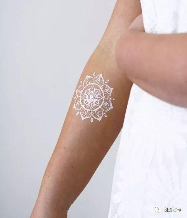 刺青太疼、海娜太夸张，那就试试白色纹身吧，城会玩！
