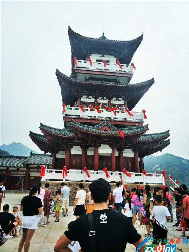 成年人的童话：方城七十二潭风景区惊现美人鱼留人间