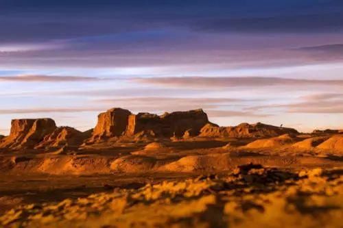 新疆人捡石头的最美季节又到了，教你在16个不同的地方捡石头！有