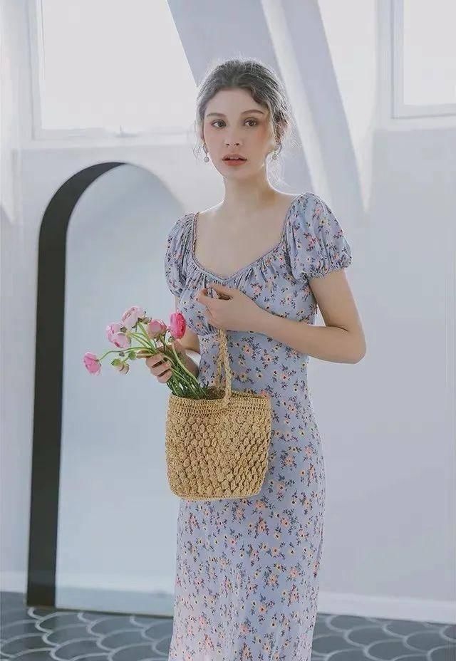 #看起来#出门野餐,怎么可以少了碎花裙?