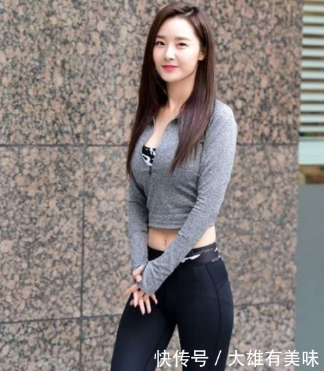  【展现】紧身裤搭配你的时尚和苗条,为女性增添活力