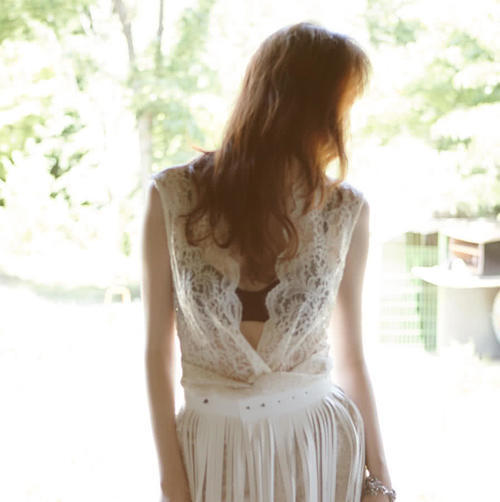 气质小姐姐蕾丝长裙大秀凹凸有致好身材，素面朝天更显精致