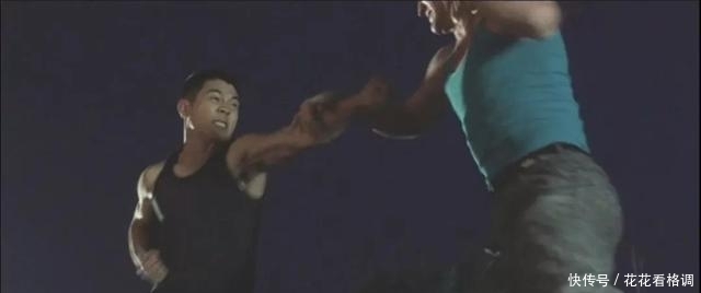『这部』1989年，李连杰接拍这部功夫片，拍完却被嘉禾雪藏了3年才准上映
