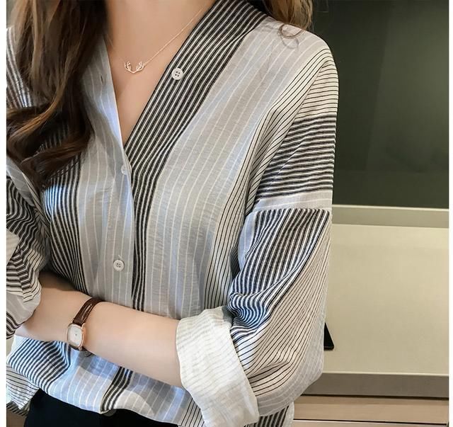 马上霜降了，别再穿短袖，精明女人都换上这样的长袖，今秋特流行