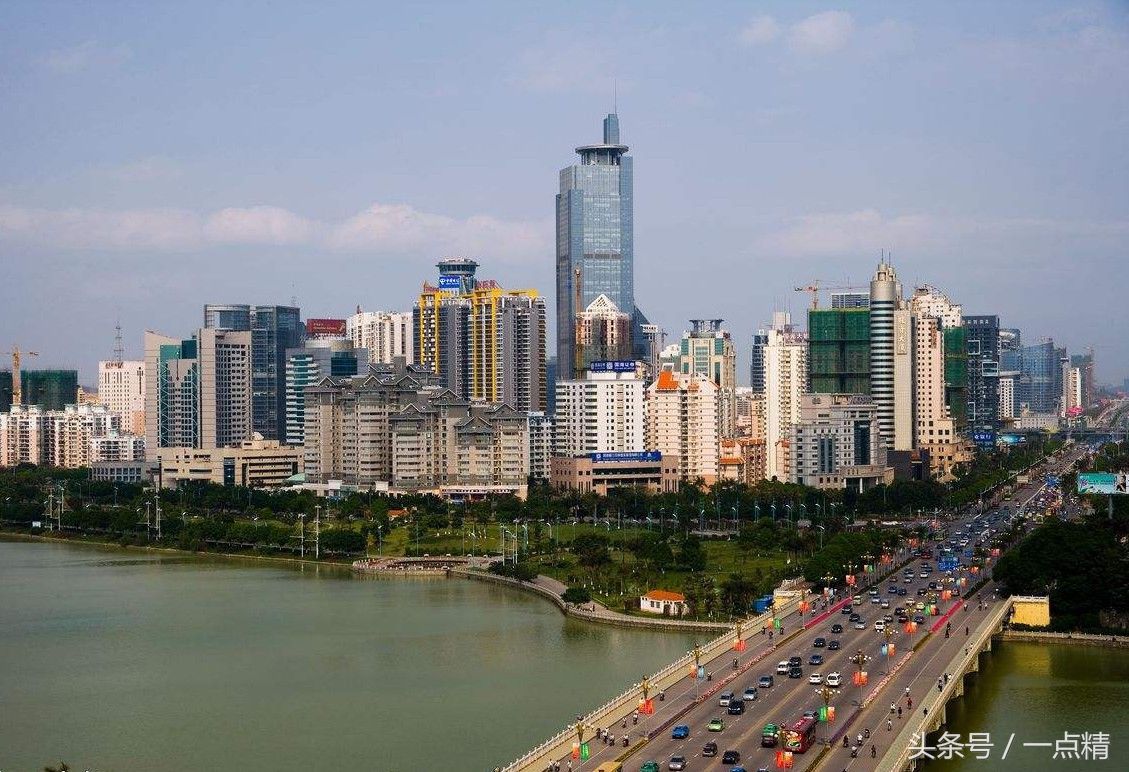 中国这个城市有个称呼电车王国:平均三个人就