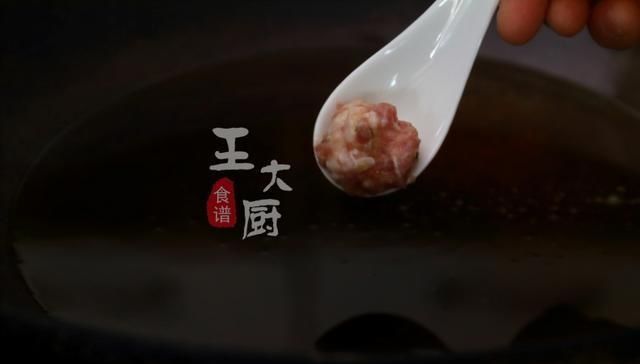  吃腻：普通肉丸都吃腻了？这道咖喱小丸子香味浓郁，让你胃口大开