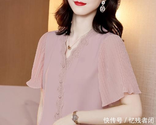 「时髦」女人一上年纪,也别穿太素,建议跟风这几个,年轻不说还时髦