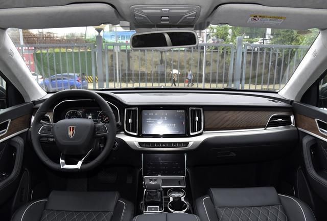  『中大型SUV』30多万的V6豪车，看车标比奔驰更贵气，硬实力完全不输70w奥迪Q7