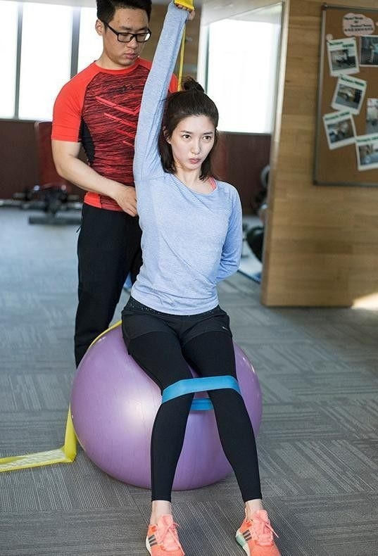 江疏影素颜健身照曝光,大长腿太抢镜,简直是美出了新高度