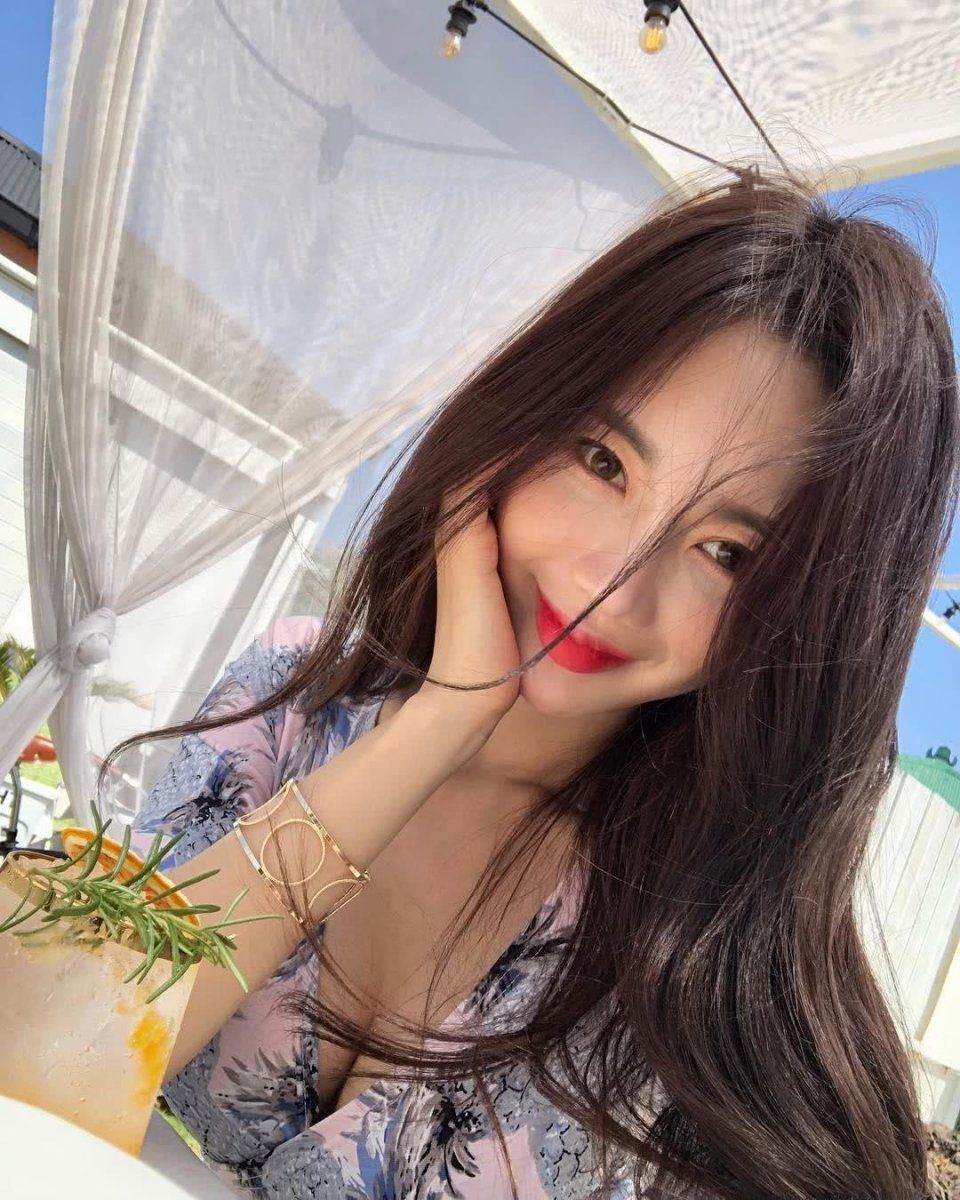 曾经是140斤胖妞，如今靠健身被称为长腿女神，火辣身材惹人爱!