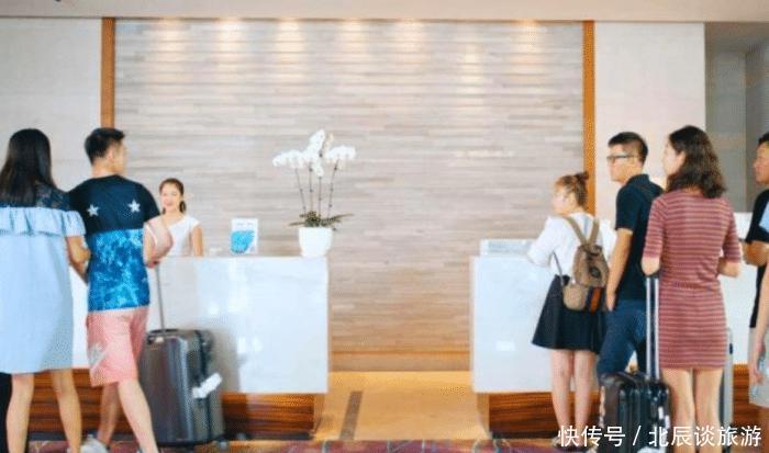 情侣旅游住酒店时，碰巧遇到警察查房怎么办？如何证明是清白的？