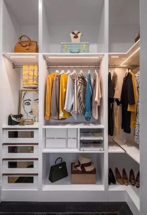  衣帽间■换季了，又没衣服穿了？教你挤出一个衣帽间