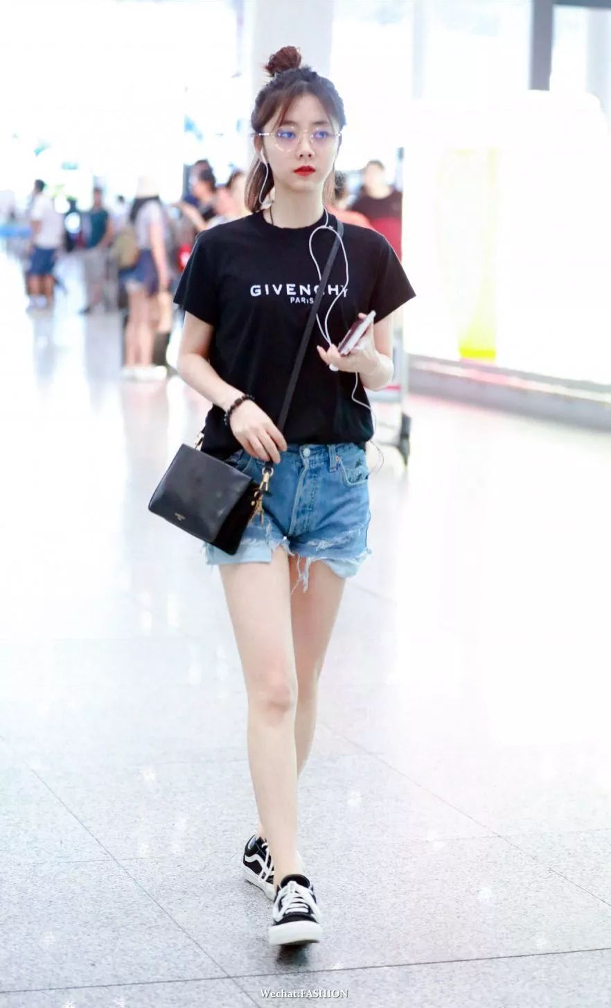 明星 | 孟美岐机场大玩“下半身失踪” 韩雪太会穿献上我的膝盖