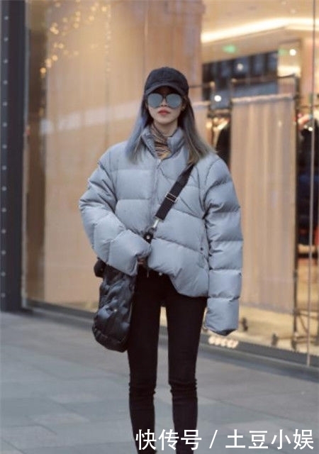  #女人味#俏丽性感的美女街拍知性美丽的小姐姐，带来增添时尚女人味