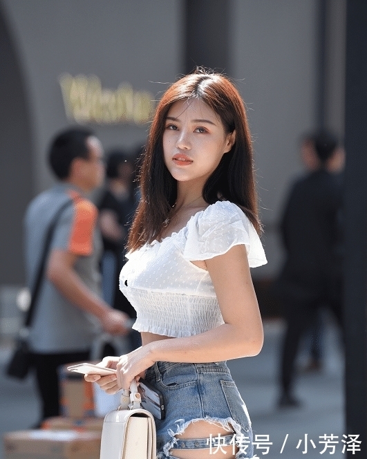  「下半身」美女上半身穿的中规中矩，下半身。。。网友：你男朋友心真大！！