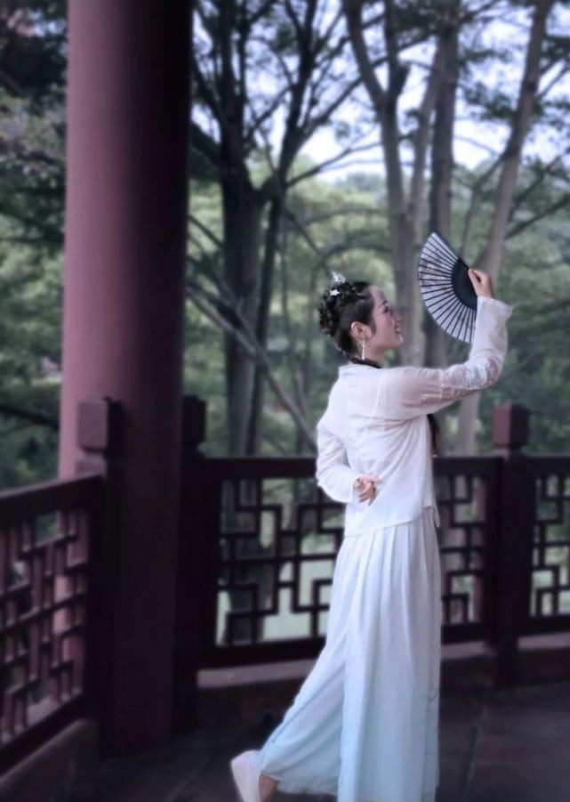 汉服 佳人游莲花山