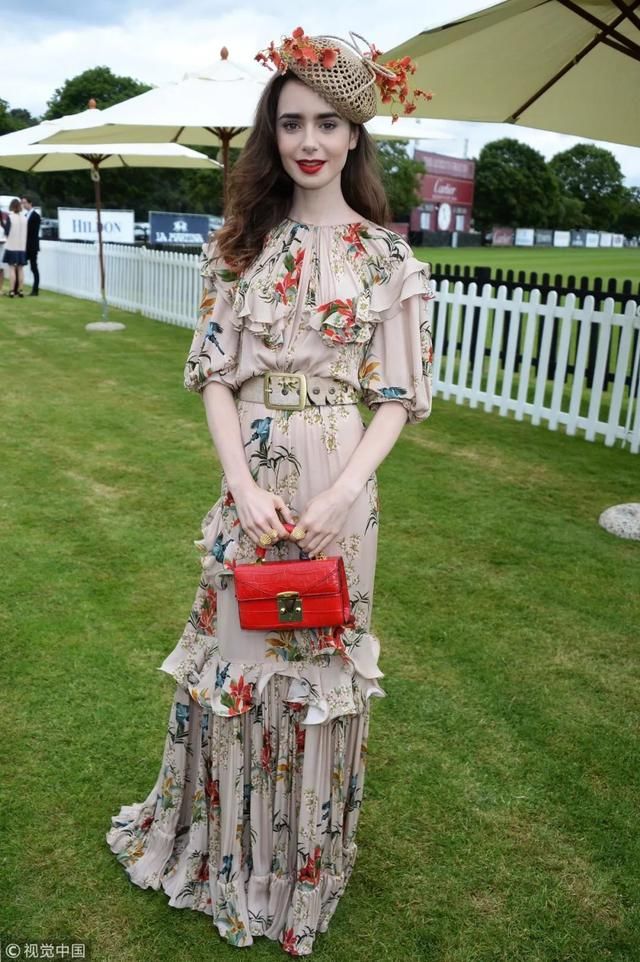 今年最流行的连衣裙穿法，就是加条腰带?