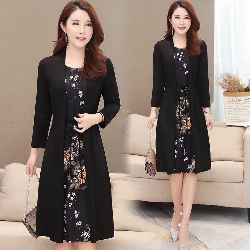 太美了吧!51岁婆婆，中秋穿上新款秋裙，惊艳众人，比我还美嫩