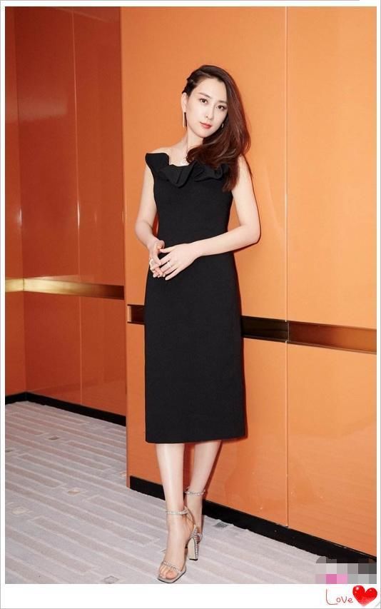 马苏为捞金真是拼,脚踩30cm恨天高走T台,敬业女人的榜样啊!