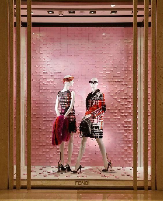 没想到!她把《演戏攻略》中的元素用在橱窗里，高级炸了!