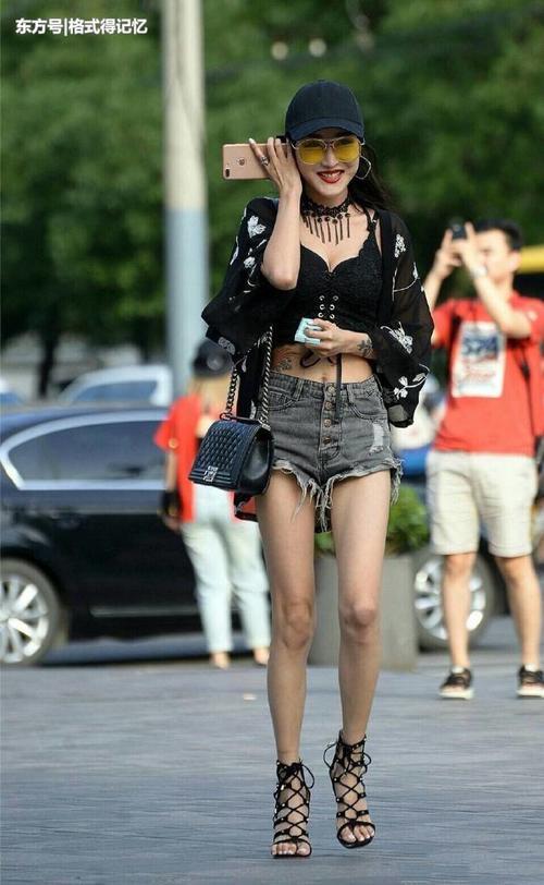 大长腿美女这么穿,高到让你满屏,将内衣当成衣服穿美出你的范!