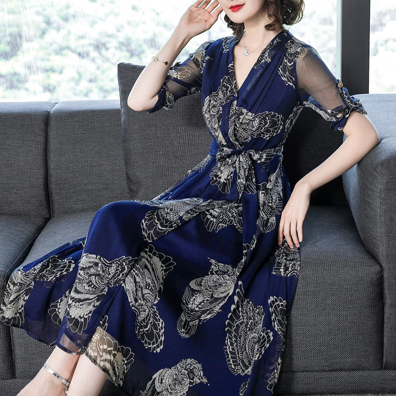 三伏天，别傻傻穿阔腿裤!新出炉的连衣裙，51岁妈穿比旗袍还美