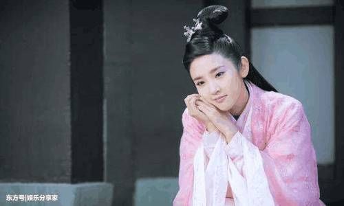 唐艺昕造型无数惹人喜爱:淡雅清香，完美迷人的身材引人注目