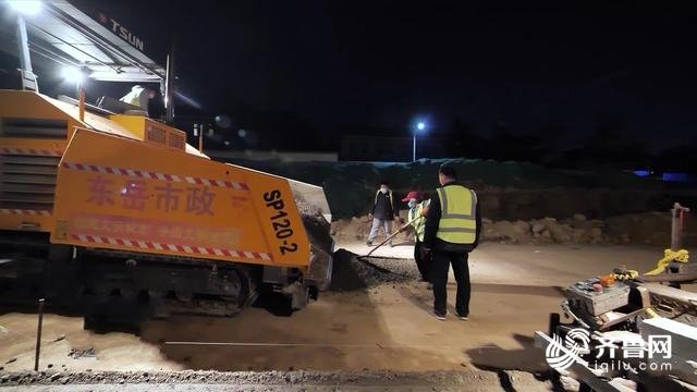  [泰安]泰安：“挑灯夜战”确保擂鼓石大街中段“五一”通车