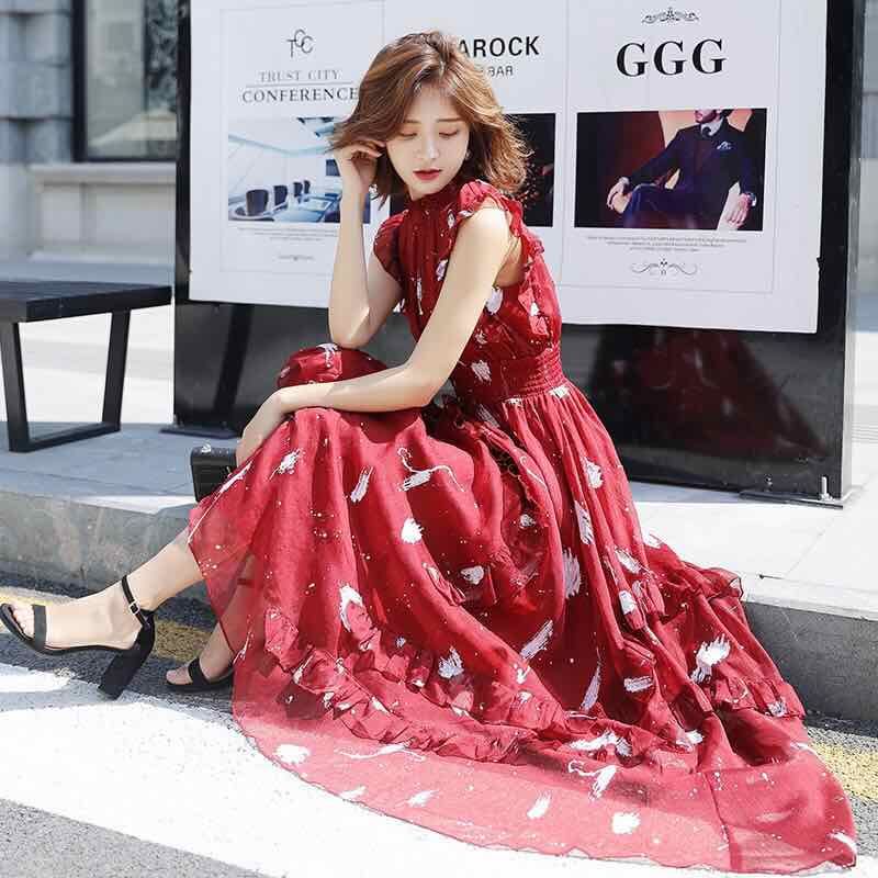 连衣裙都丕敢穿性感点的，你还好意思说你是个年轻女孩嘛