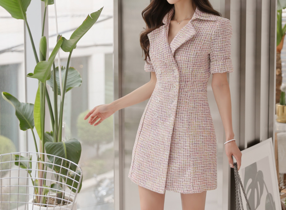 女神孙允珠，紫砂红豆纹理清雅甜蜜西装裙