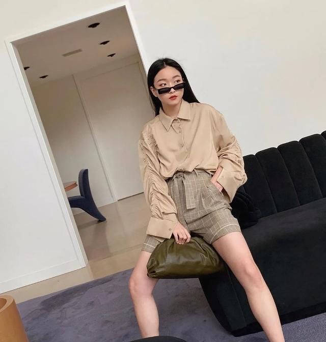  时髦：这几款开春必备的单品真的时髦炸了!快来看看吧,再不换你就OUT了...
