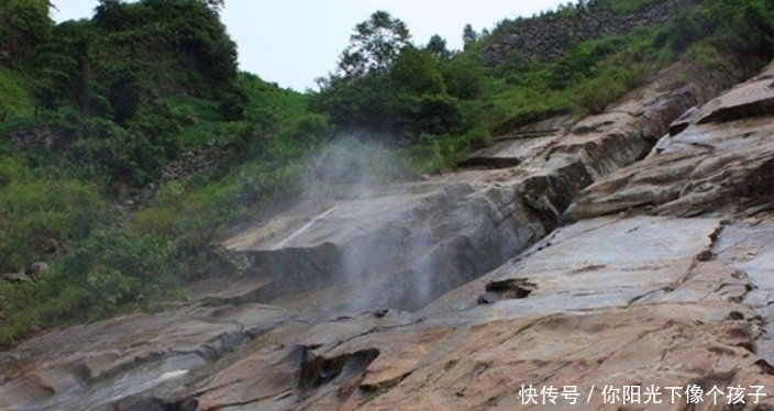 世界唯一裂缝国界线？将中国与越南完美分开，堪称世界一绝！