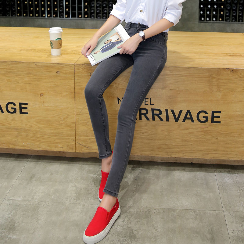 想看起来显腿瘦?就试试这几款小脚牛仔裤，瞬间变高挑小美女
