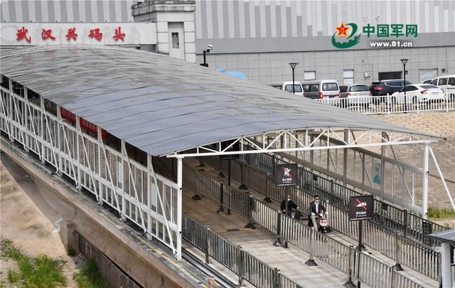  北高速收费站@江城?重启丨解放军报记者全景记录武汉“解封”