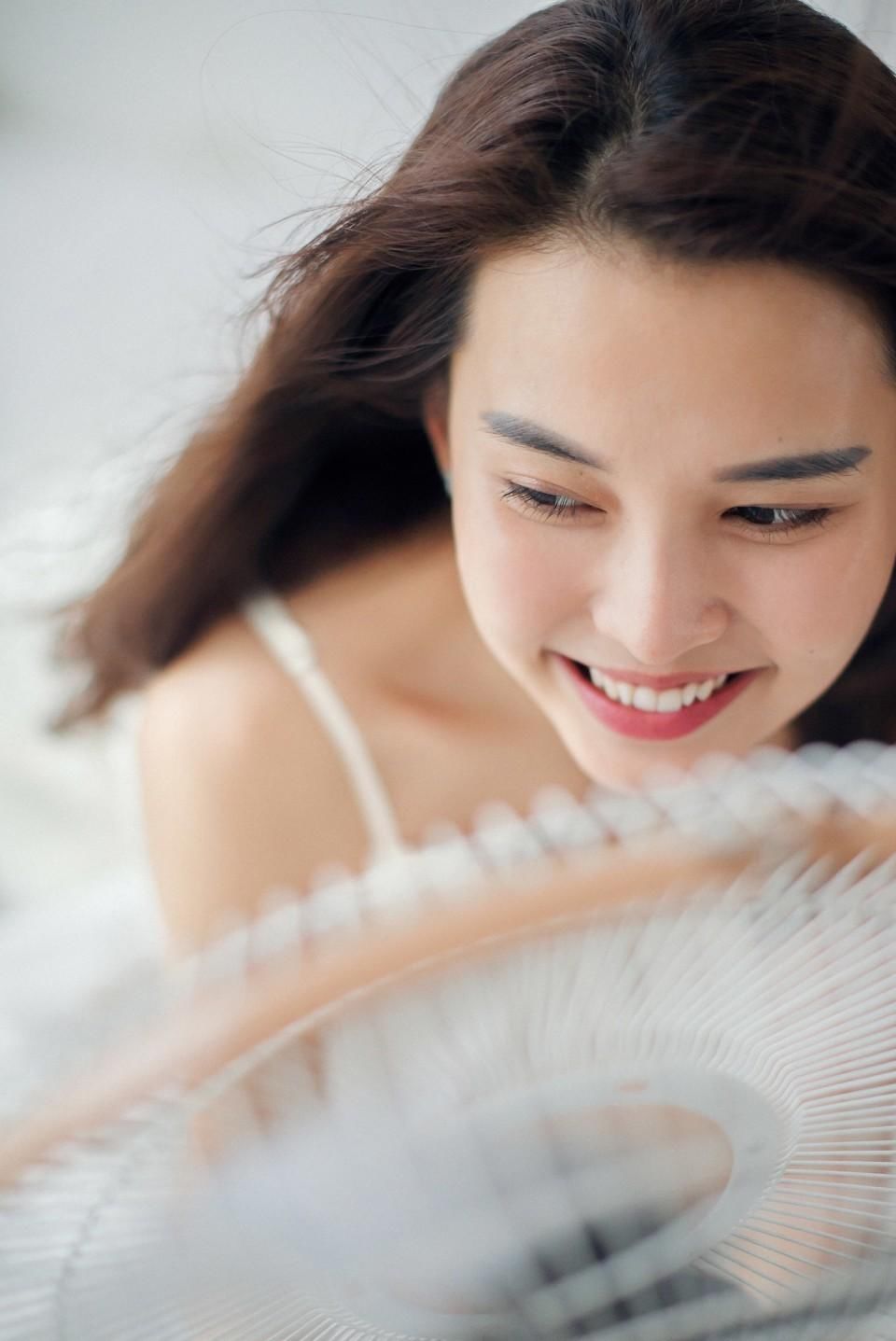 风情美女尤物吊带睡衣美女写真