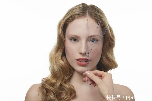 这人竟是吴莫愁？是整容还是化妆术？两条眉毛换张脸