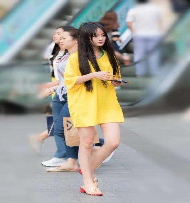 广州街拍: 紧身上衣让人看呆, 第三位小姐姐是仙女下凡!