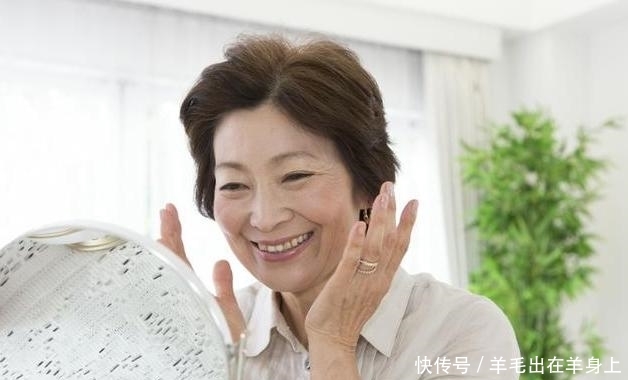 「眼霜」爱美的女人,睡觉前都偷偷做好4件事,到了40岁仍然看着很年轻