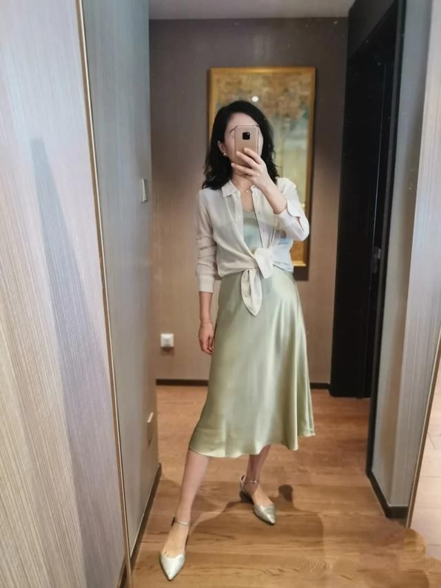  『凹出女性』初夏别总穿黑白灰了，换上这些绿色系单品，气质清新还显白