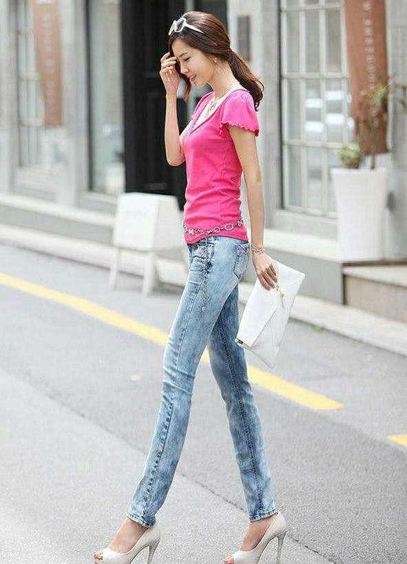 紧身裤再也不用担心臃肿带来的烦恼，释放女性的浪漫气质