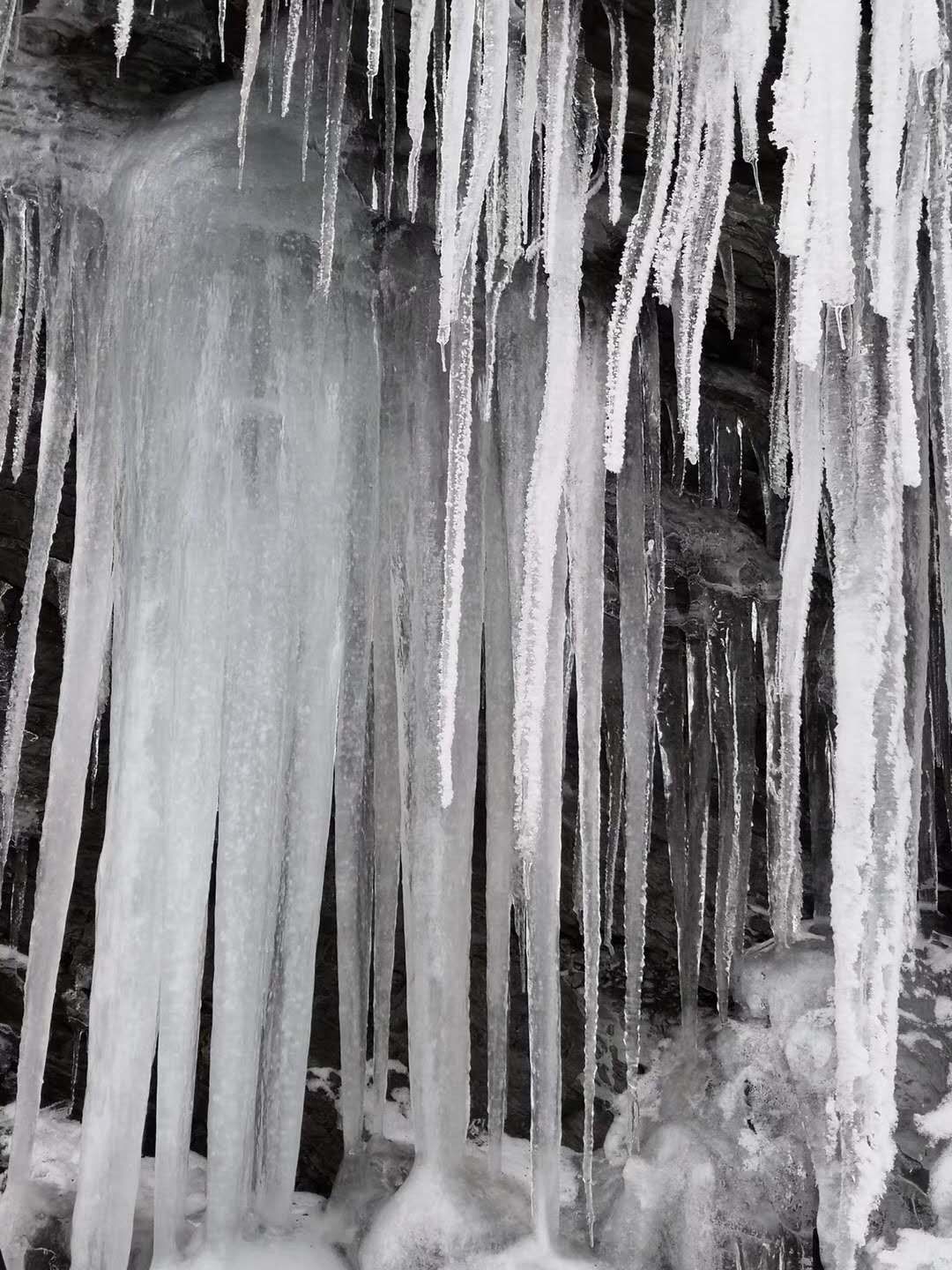 光雾山冬季冰瀑奇观，网友:美到哭!