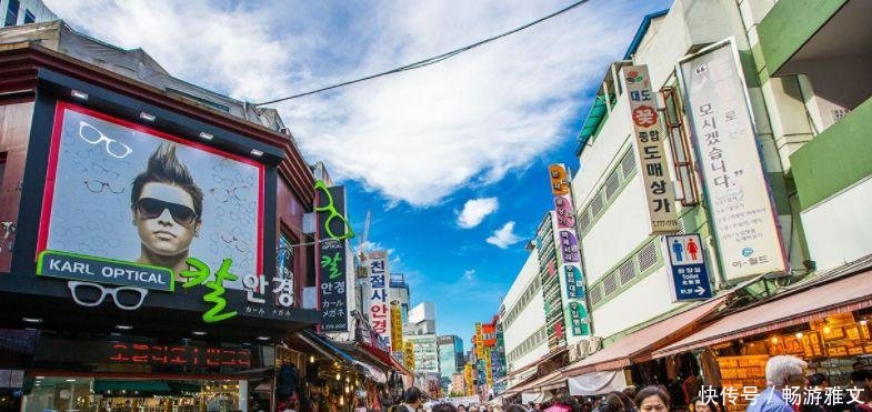 印度女人到中国旅游, 走在街上就纳闷 中国人是穷光蛋吗