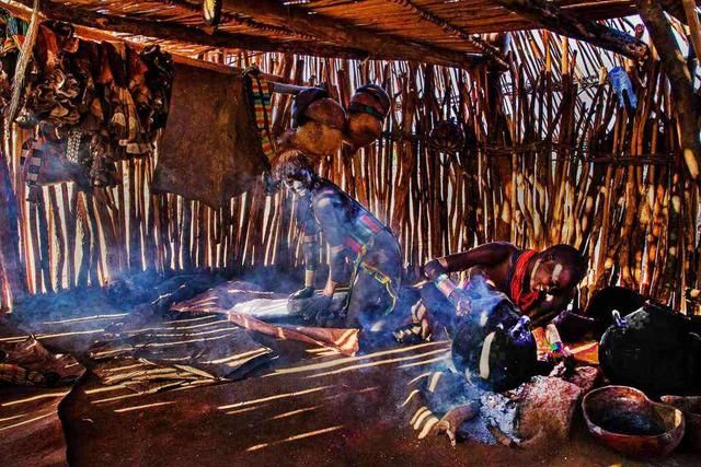 最粗暴的“女儿国”，仅700多名女性，靠偷抢壮丁繁衍后代