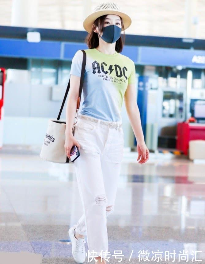 袁姗姗不愧是有马甲线的人，身材好的没话说，圆柱体的包包亮了！