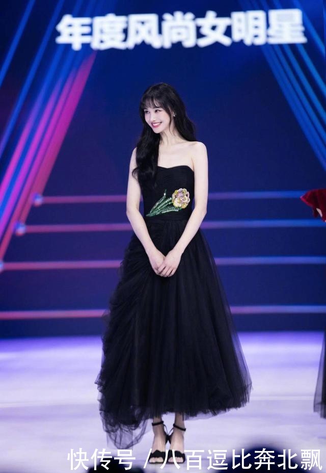 『化身』郑爽化身“暗黑系”白雪公主,看到她头上的蝴蝶结,网友大呼走心