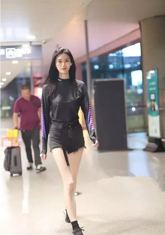 奚梦瑶到底有多瘦?这么窄的短裤都穿不满，网友:有没有100斤?