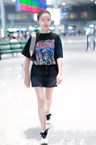 董洁38岁就开始戴老花镜了？还用绳子绑着，意外非常时尚！